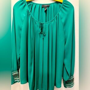 Beautiful Green Top!